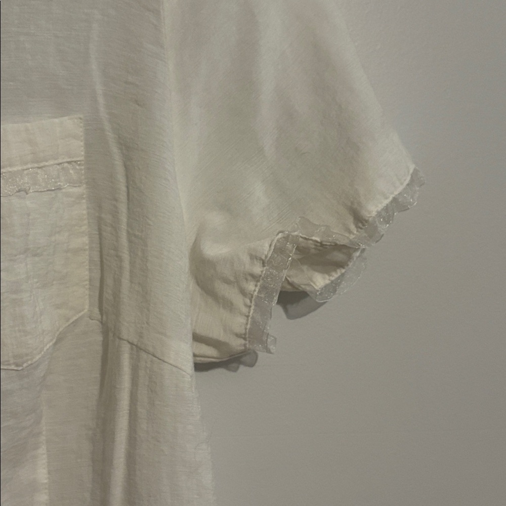 Lightweight White Button-Up Short Sleeve Shirt - Picture 2 of 7